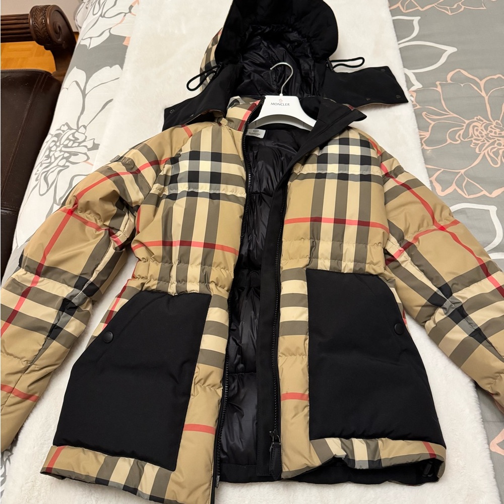 Authentic Burberry women’s winter jacket XS - Picture 1 of 4